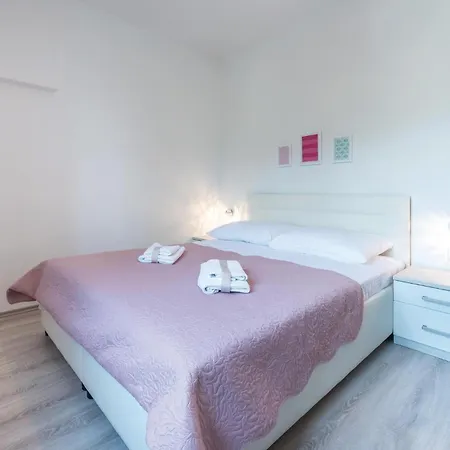 Amazing In With Kitchen Apartamento Cavtat